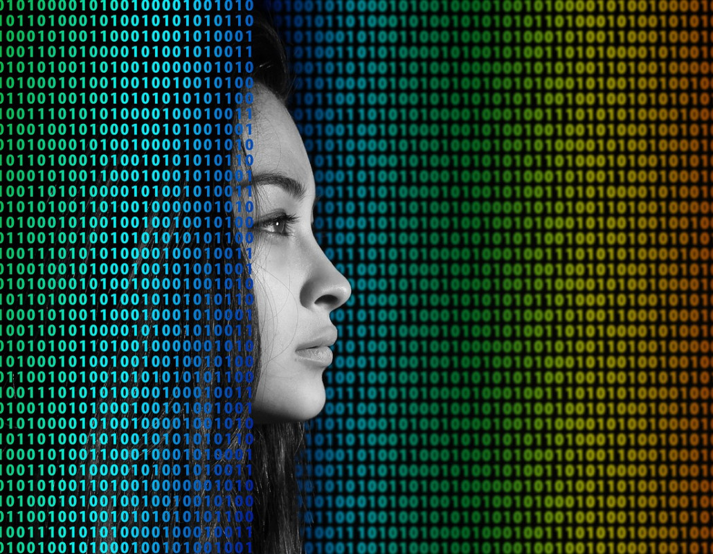 Chica y código binario