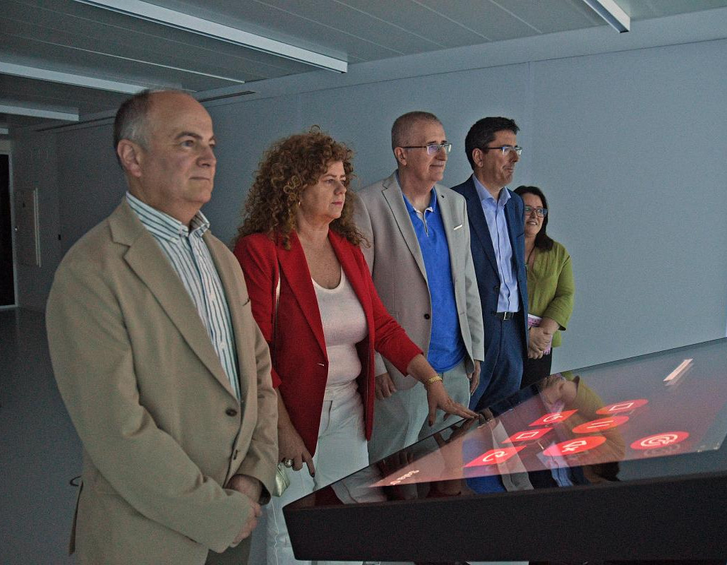 A directora xeral de FP e representantes da Axencia para a Modernización Tecnolóxica de Galicia